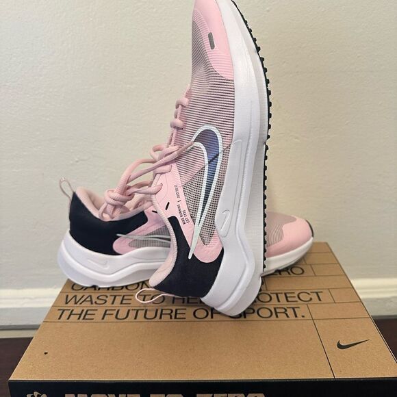 Nike girls Downshifter lightweight comfy Sneaker size 6,5 new in box - Picture 12 of 16